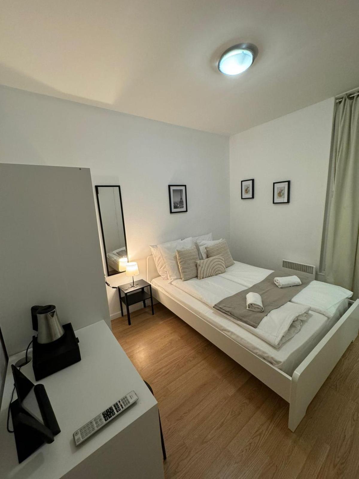 Etoiles De Mantes Hotel Exterior photo